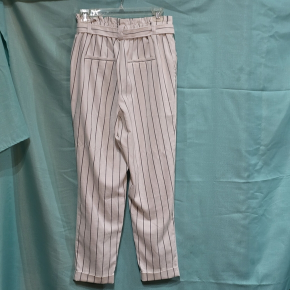 Forever 21 Pants White W/Black Stripes M Ankle Length EUC - Picture 5 of 8